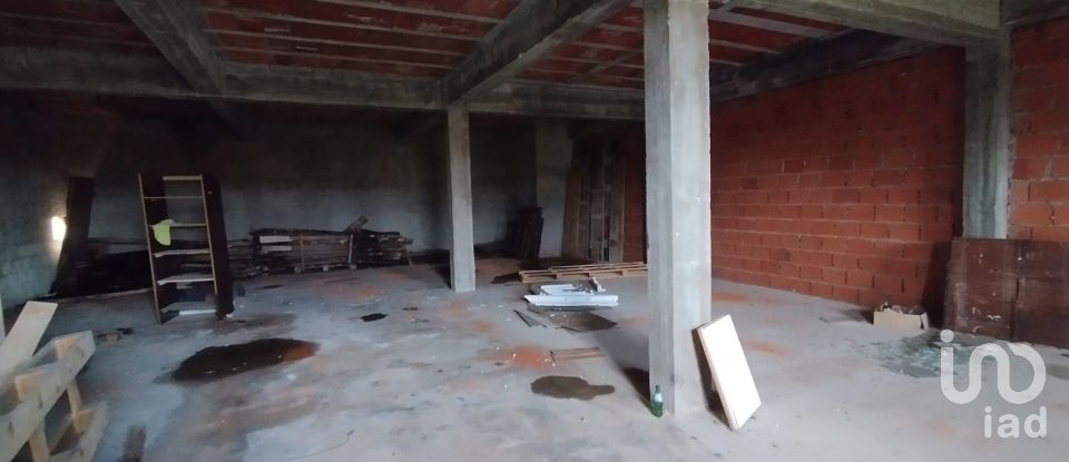 Parking in Santarém (Marvila), Santa Iria Da Ribeira De Santarém, Santarém (São Salvador) E Santarém (São Nicolau) of 300 m²