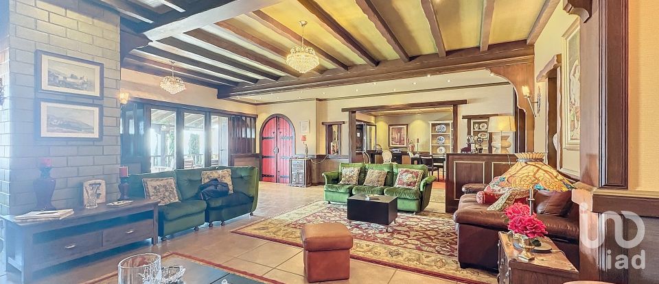 House T4 in São Martinho of 446 m²