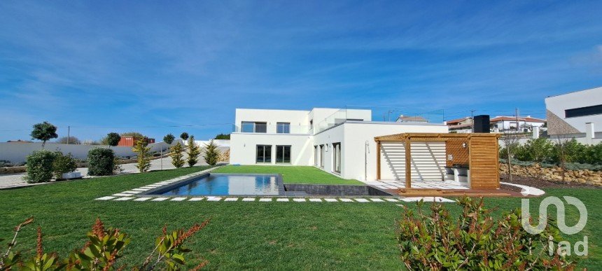 Moradia T3 em Atouguia da Baleia de 262 m²