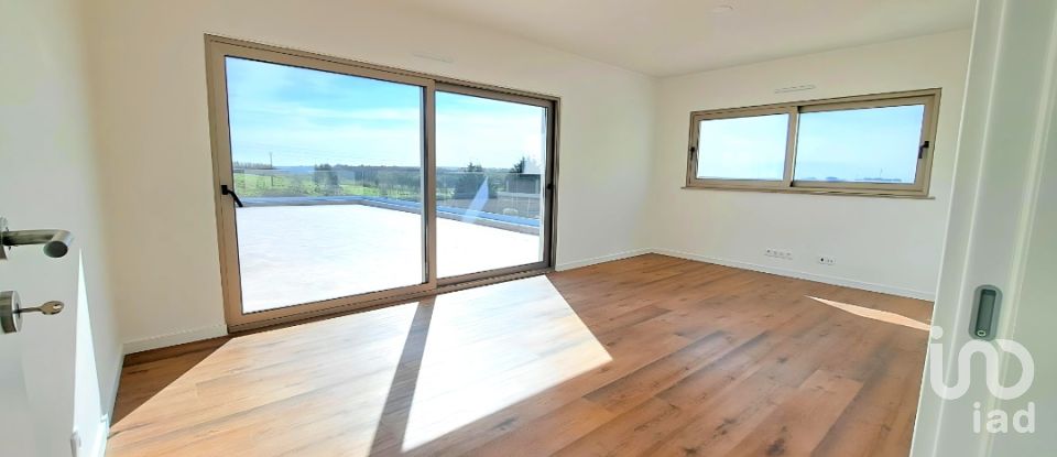 Moradia T3 em Atouguia da Baleia de 262 m²