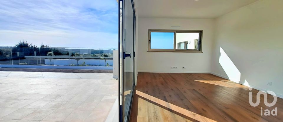 Moradia T3 em Atouguia da Baleia de 262 m²