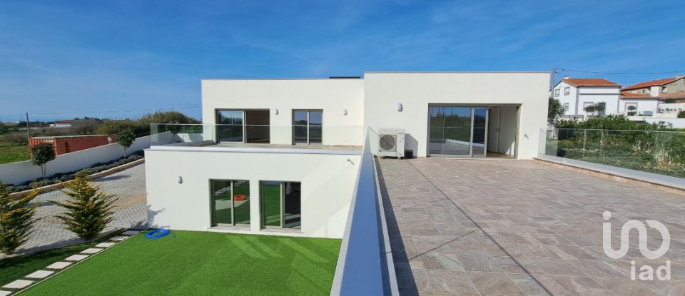 Moradia T3 em Atouguia da Baleia de 262 m²