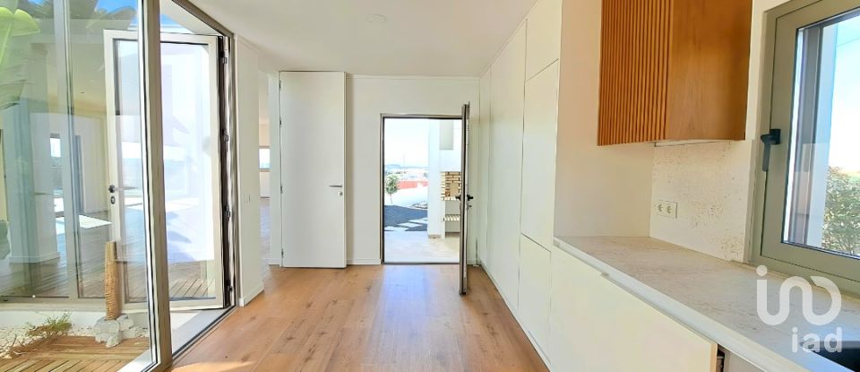 Moradia T3 em Atouguia da Baleia de 262 m²