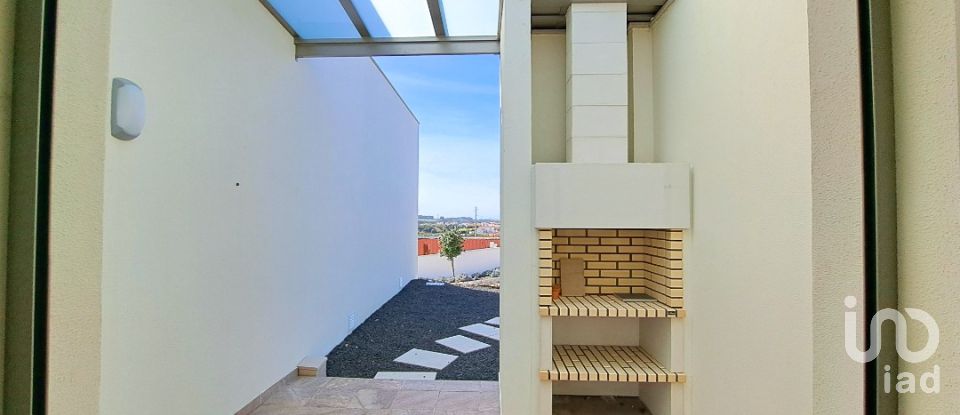 Moradia T3 em Atouguia da Baleia de 262 m²