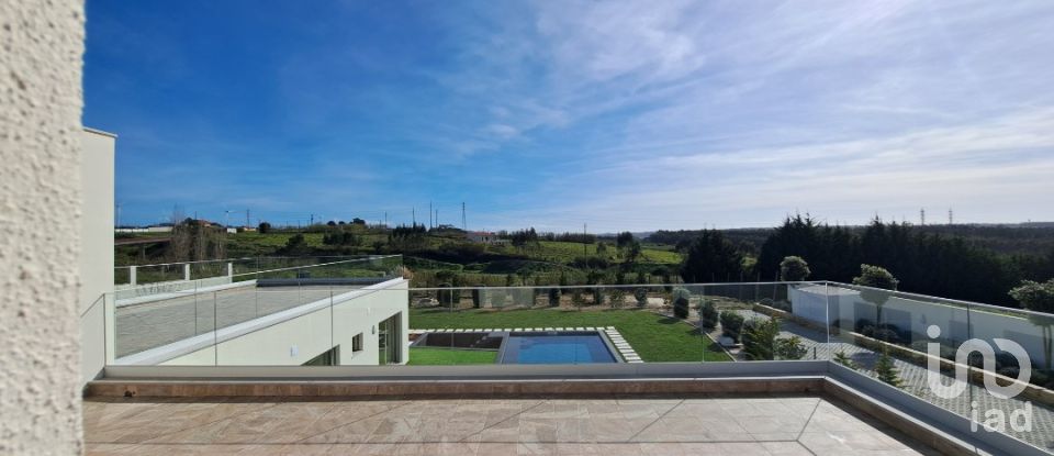 Moradia T3 em Atouguia da Baleia de 262 m²