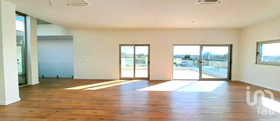 Moradia T3 em Atouguia da Baleia de 262 m²