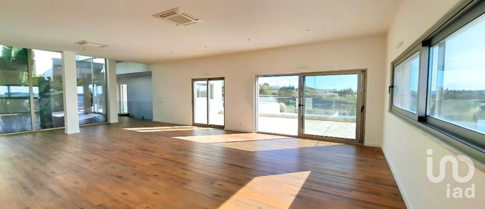 Moradia T3 em Atouguia da Baleia de 262 m²