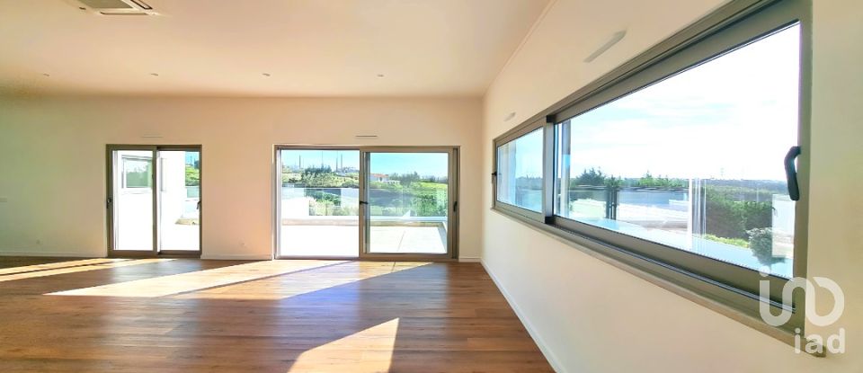 Moradia T3 em Atouguia da Baleia de 262 m²