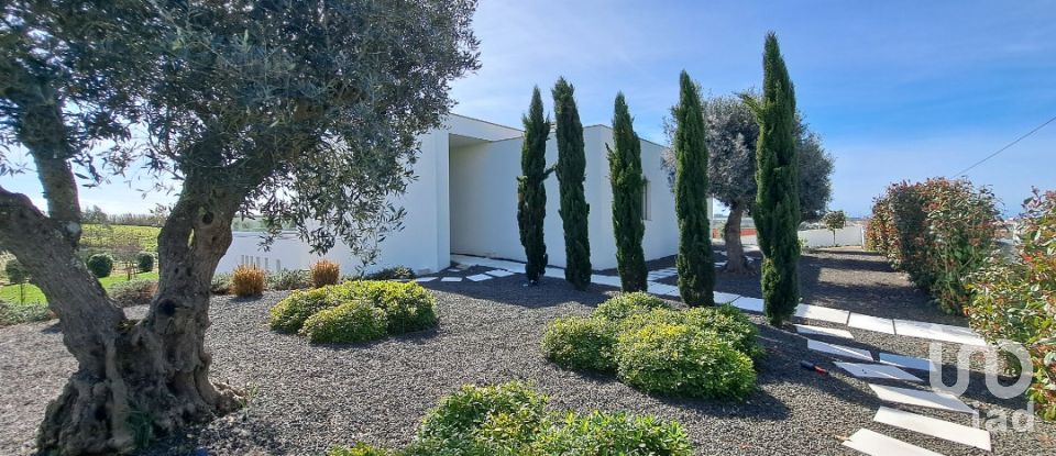 Moradia T3 em Atouguia da Baleia de 262 m²