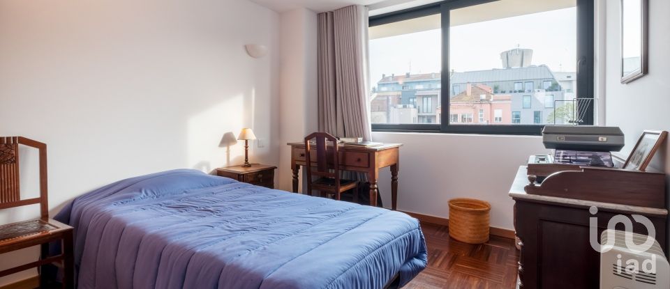 House T7 in Paranhos of 314 m²