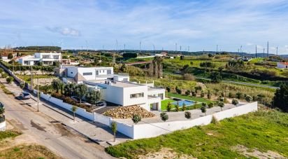Maison T3 à Atouguia da Baleia de 262 m²