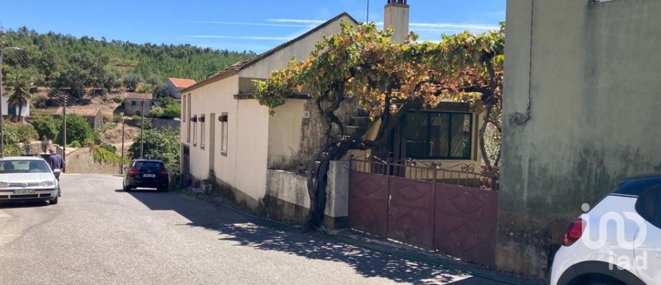 House T3 in Sobreira Formosa e Alvito da Beira of 90 m²