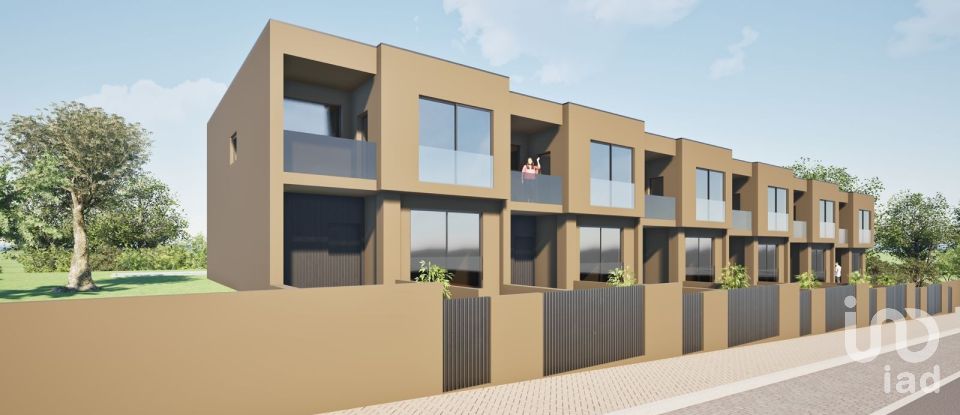 Moradia T3 em Antas e Abade de Vermoim de 246 m²