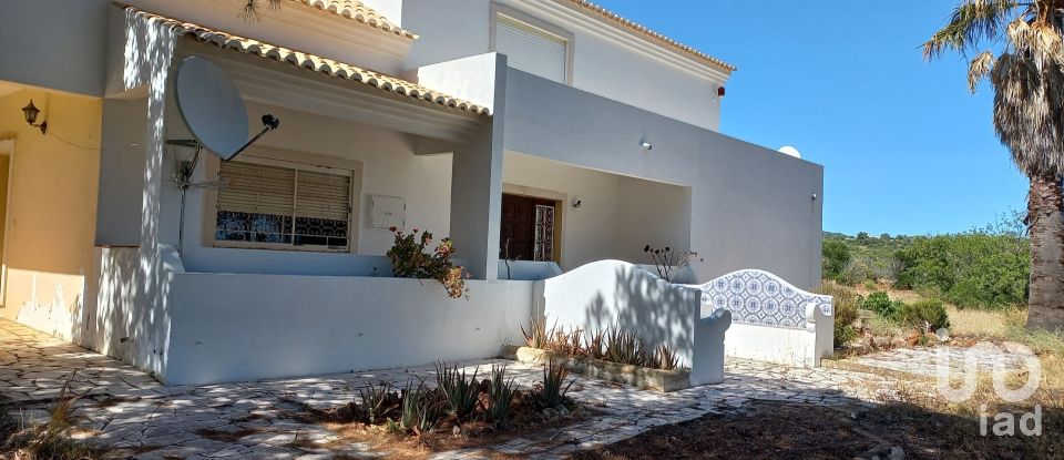 Maison T2 à Santa Bárbara de Nexe de 100 m²