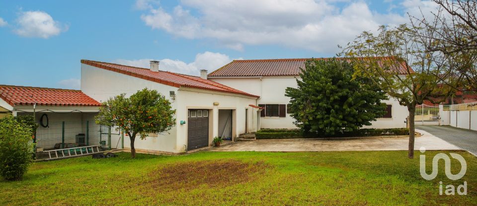 Moradia T5 em Campelos e Outeiro da Cabeça de 196 m²