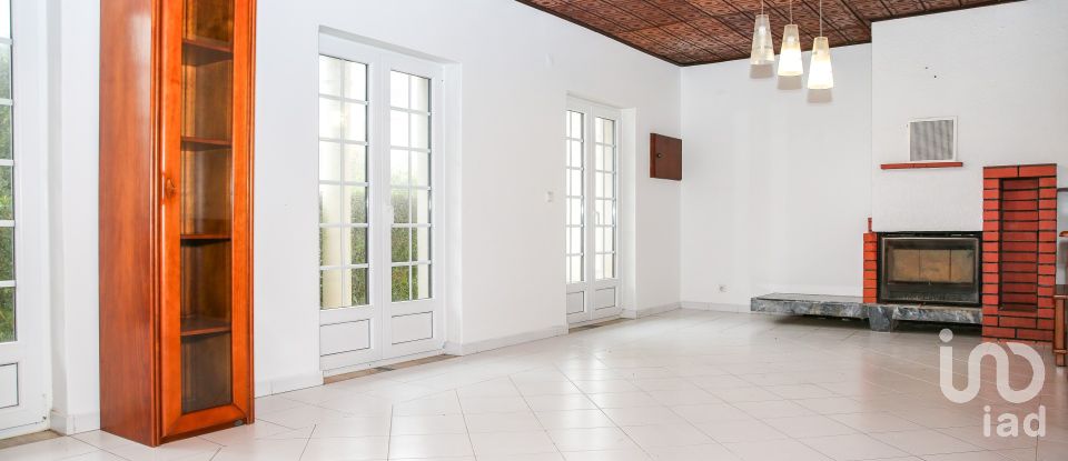 Moradia T5 em Campelos e Outeiro da Cabeça de 196 m²