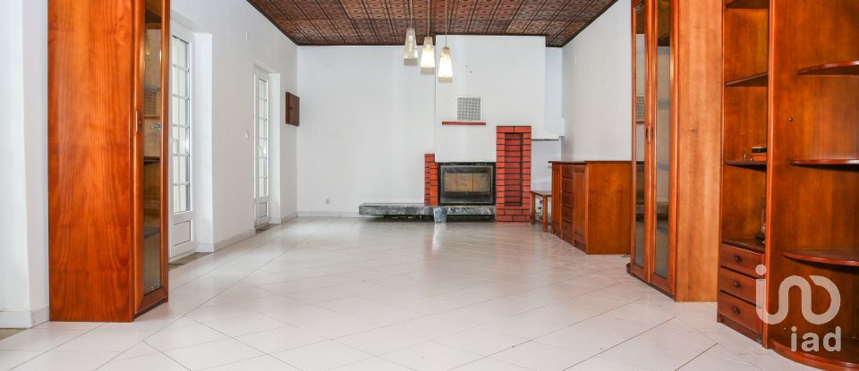 Moradia T5 em Campelos e Outeiro da Cabeça de 196 m²