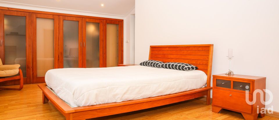 Moradia T5 em Campelos e Outeiro da Cabeça de 196 m²