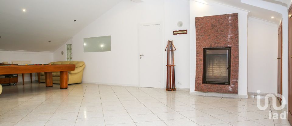 Moradia T5 em Campelos e Outeiro da Cabeça de 196 m²