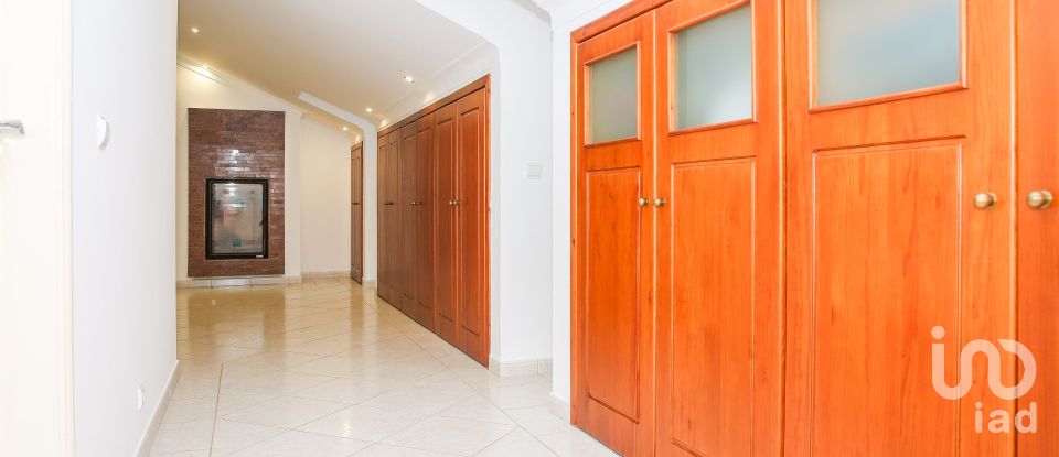 Moradia T5 em Campelos e Outeiro da Cabeça de 196 m²