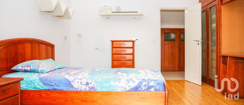 Moradia T5 em Campelos e Outeiro da Cabeça de 196 m²