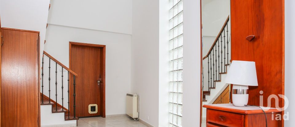 Moradia T5 em Campelos e Outeiro da Cabeça de 196 m²