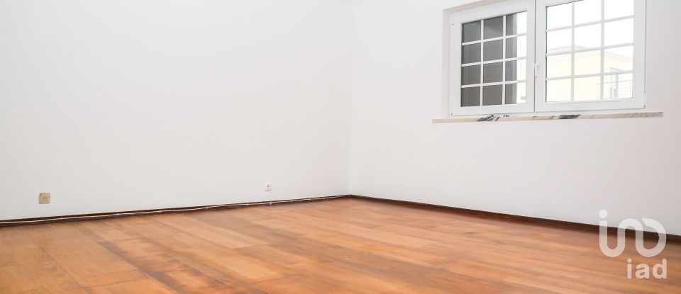 Moradia T5 em Campelos e Outeiro da Cabeça de 196 m²