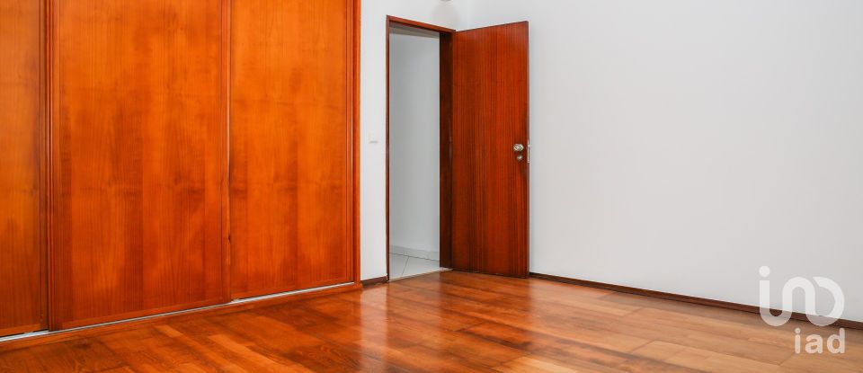 Moradia T5 em Campelos e Outeiro da Cabeça de 196 m²