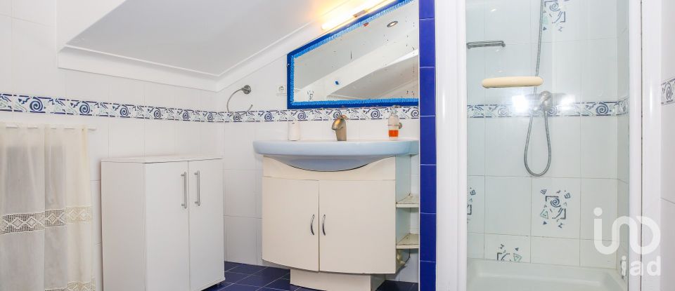 Moradia T5 em Campelos e Outeiro da Cabeça de 196 m²