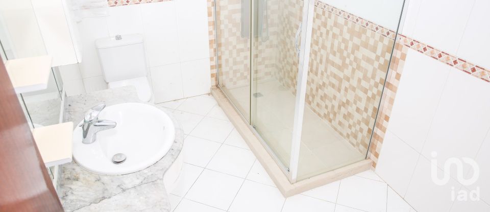 Moradia T5 em Campelos e Outeiro da Cabeça de 196 m²