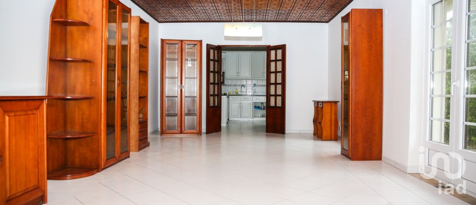 Moradia T5 em Campelos e Outeiro da Cabeça de 196 m²