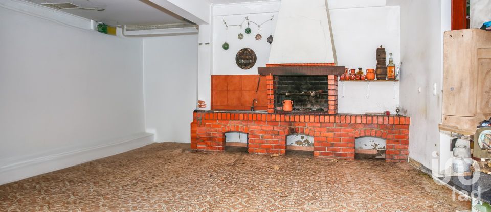 Moradia T5 em Campelos e Outeiro da Cabeça de 196 m²