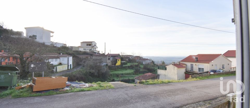 Casa de aldeia T3 em Vila Nova de 70 m²