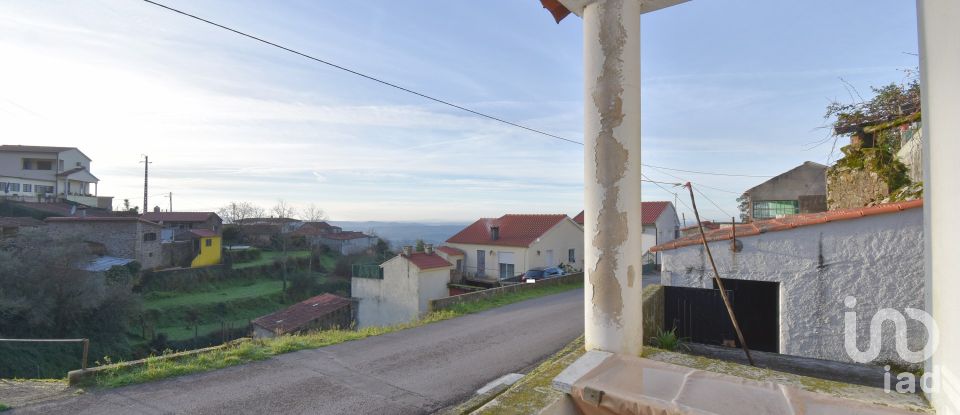 Casa de aldeia T3 em Vila Nova de 70 m²