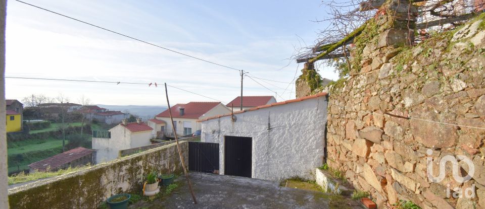 Casa de aldeia T3 em Vila Nova de 70 m²