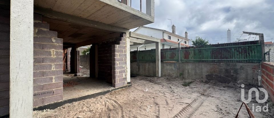 House T3 in Fernão Ferro of 107 m²