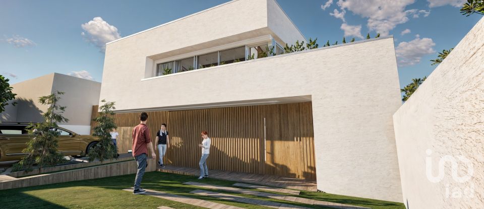 Maison T3 à Palmeira de Faro e Curvos de 230 m²