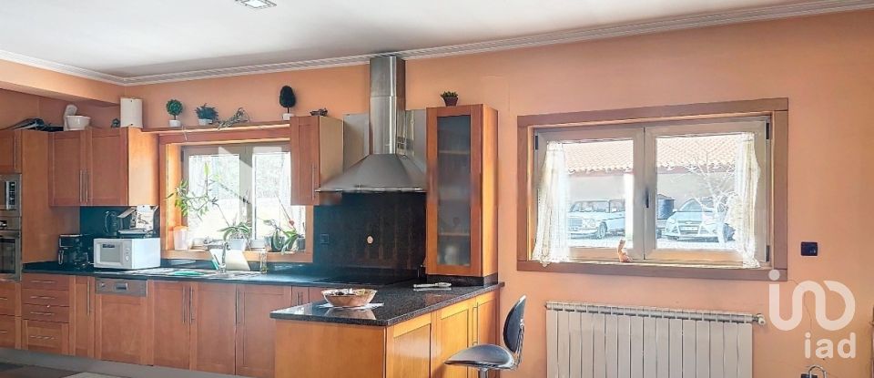 House T4 in Vale de Anta of 450 m²