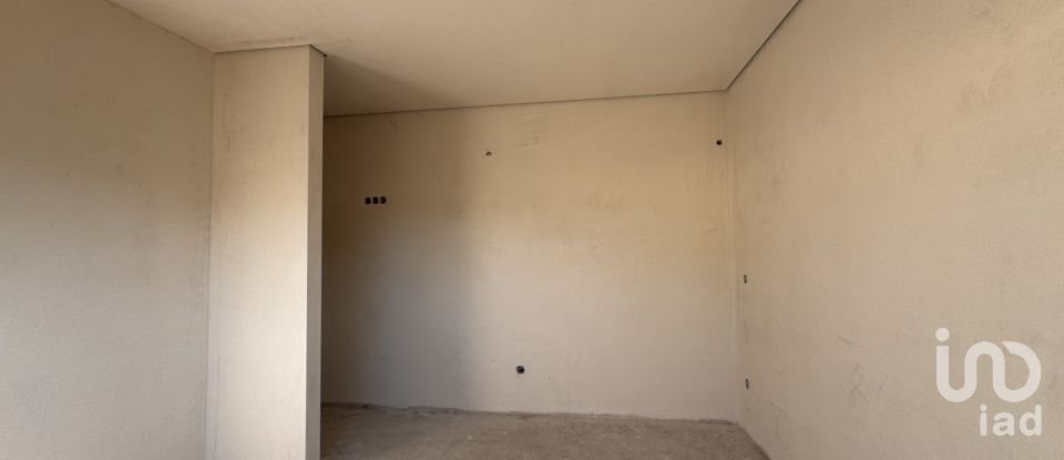 Casa T4 em Fernão Ferro de 163 m²