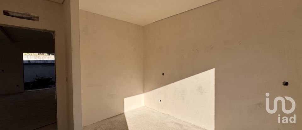 Casa T4 em Fernão Ferro de 163 m²