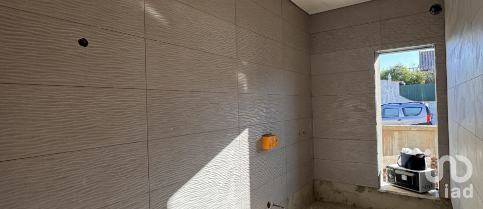 Casa T4 em Fernão Ferro de 163 m²