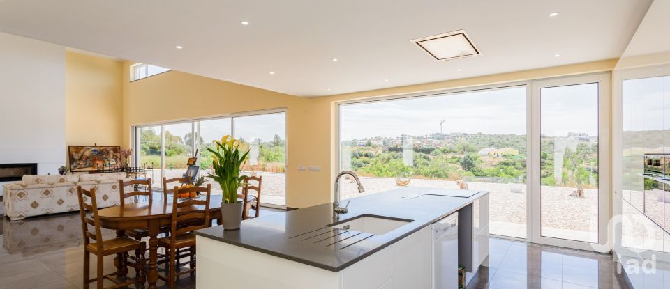 Maison T4 à Ferragudo de 303 m²