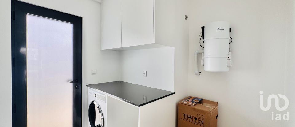 House T3 in Fernão Ferro of 135 m²