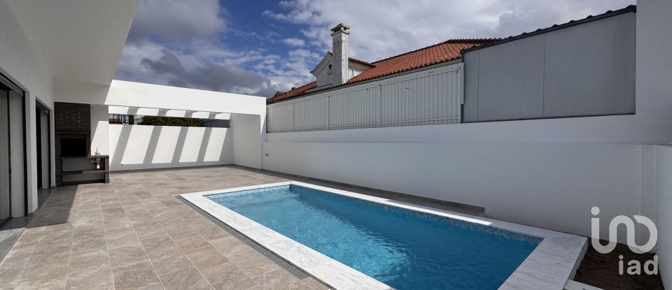 House T3 in Fernão Ferro of 135 m²