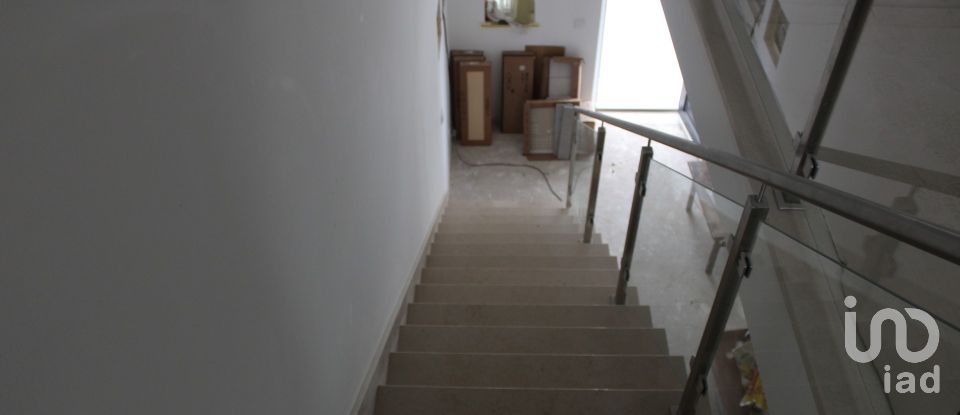 Moradia T4 em Salir de Matos de 189 m²