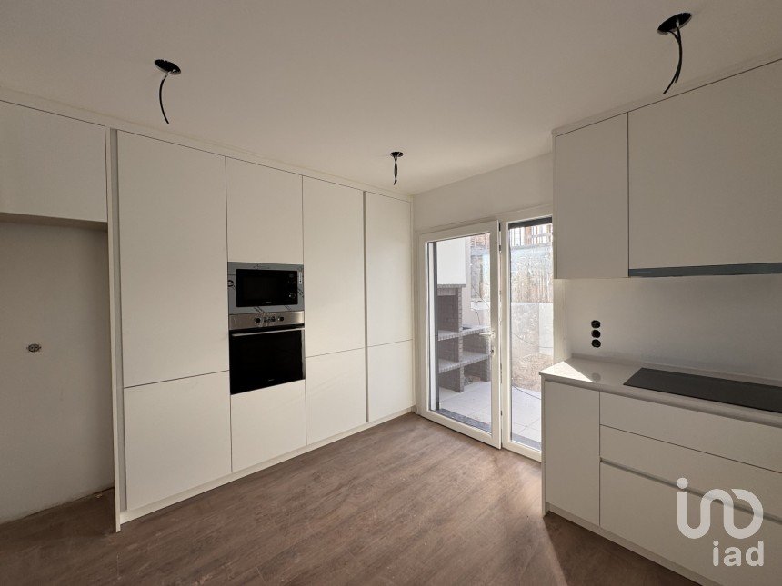 House T3 in Fernão Ferro of 153 m²