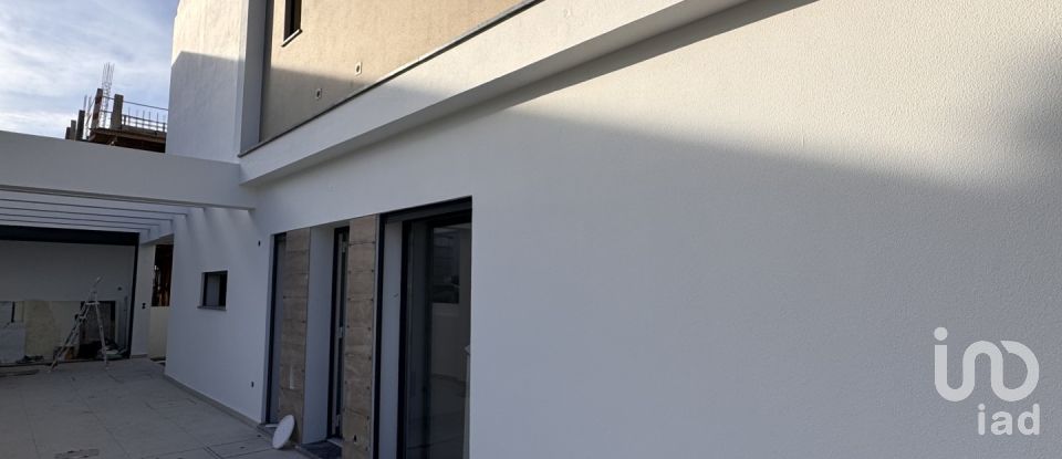 House T3 in Fernão Ferro of 153 m²