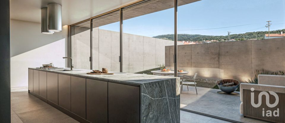 House T3 in Areosa of 256 m²