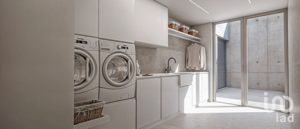 House T3 in Areosa of 256 m²