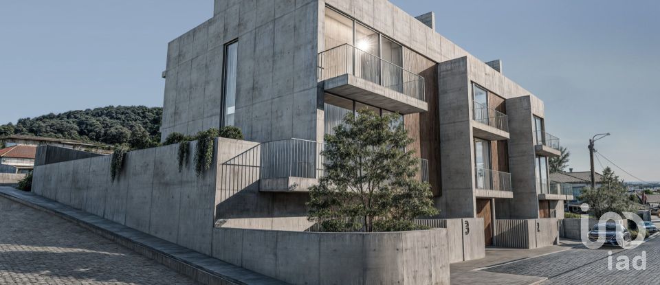 House T3 in Areosa of 264 m²